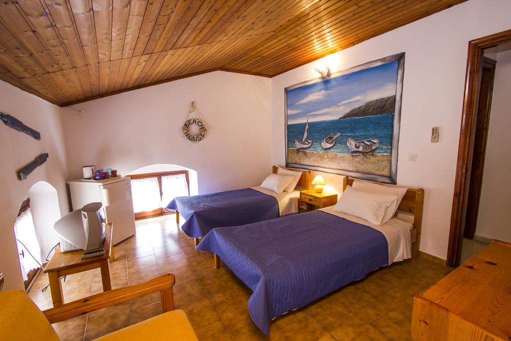 Symi Center Hotel الغرفة الصورة