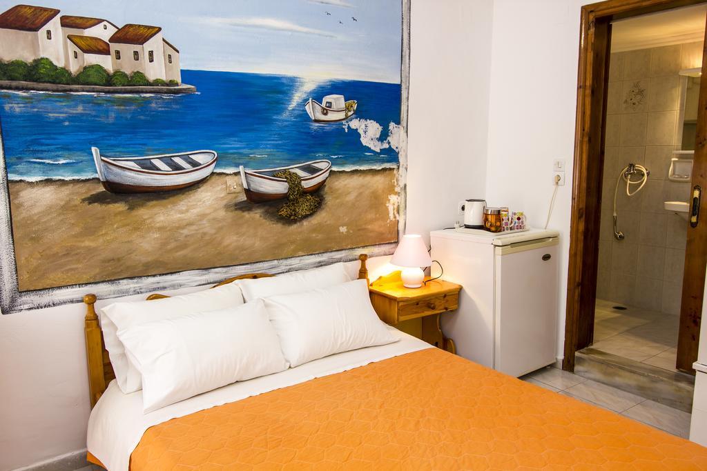 Symi Center Hotel الغرفة الصورة