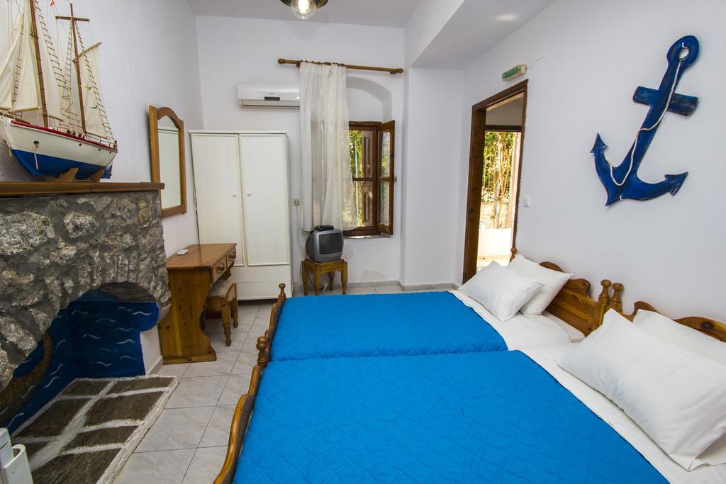 Symi Center Hotel الغرفة الصورة